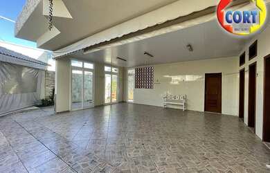 Imagem 7: Casa para venda com lareira e quintal em condomínio de Arujá