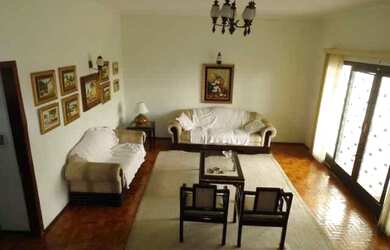 Imagem: O depósito possui 5 Vagas na garagem, 227m² de Área e está