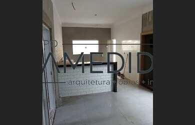 Imagem: A casa possui 3 Dormitórios, 1 Banheiro, 4 Vagas na garagem