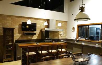 Imagem: A casa em condomínio possui 3 Dormitórios, 5 Banheiros, 4