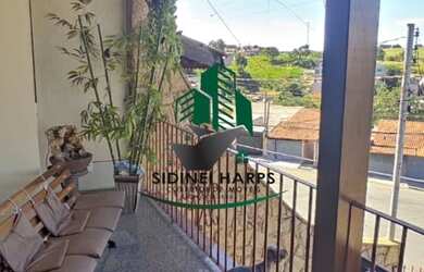 Imagem: A casa à venda possui 3 Dormitórios, 2 Banheiros, 4 Vagas