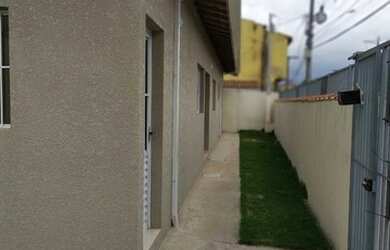 Imagem: A casa possui 2 Dormitórios, 2 Banheiros, 2 Vagas na garagem