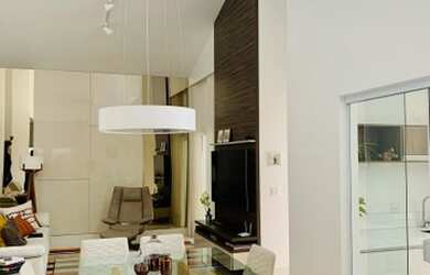 Imagem: A casa possui 3 Dormitórios, 5 Banheiros, 2 Vagas na garagem