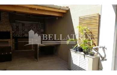 Imagem: A casa possui 3 Dormitórios, 3 Banheiros, 2 Vagas na garagem