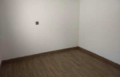 Imagem: A casa possui 3 Dormitórios, 1 Banheiro, 3 Vagas na garagem