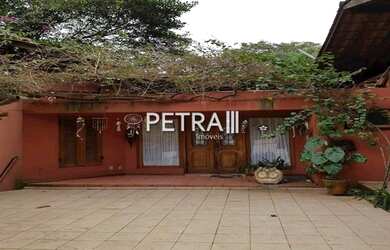 Imagem: A casa possui 3 Dormitórios, 1 Banheiro, 5 Vagas na garagem