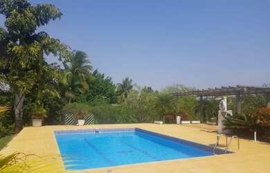 Imagem: A casa em condomínio possui 5 Dormitórios, 5 Banheiros, 5.000m²