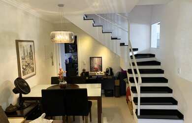 Imagem: A casa possui 3 Dormitórios, 2 Banheiros, 2 Vagas na garagem