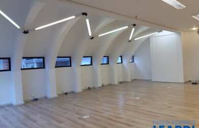 Imagem: O depósito possui 2 Vagas na garagem, 87m² de Área e está