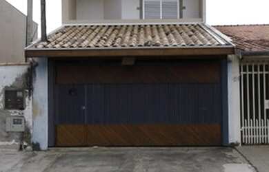 Imagem: A casa possui 3 Dormitórios, 2 Banheiros, 2 Vagas na garagem