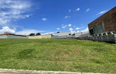 Imagem: O terreno possui 600m² de Área e está localizado em Bragança