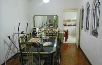 Imagem: A casa possui 4 Dormitórios, 2 Banheiros, 2 Vagas na garagem