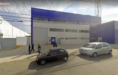 Imagem: O depósito possui 5 Vagas na garagem, 1.372m² de Área e