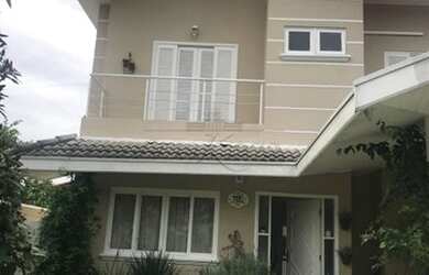 Imagem: A casa possui 3 Dormitórios, 3 Banheiros, 2 Vagas na garagem