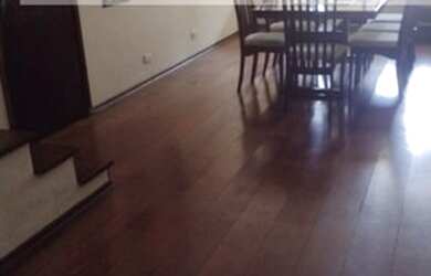 Imagem: A casa possui 3 Dormitórios, 3 Banheiros, 2 Vagas na garagem