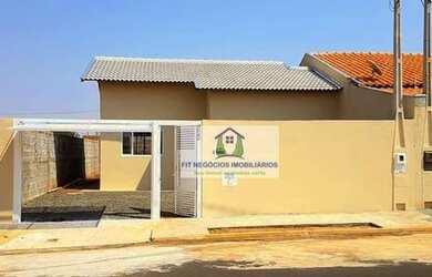 Imagem: A casa possui 2 Dormitórios, 1 Banheiro, 3 Vagas na garagem