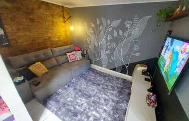 Imagem: A casa possui 2 Dormitórios, 1 Banheiro, 2 Vagas na garagem