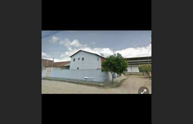 Imagem: A casa possui 2 Dormitórios, 1 Banheiro, 3 Vagas na garagem