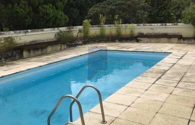 Imagem: A casa possui 4 Dormitórios, 5 Banheiros, 5 Vagas na garagem