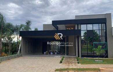 Imagem: A casa em condomínio possui 3 Dormitórios, 4 Banheiros, 4