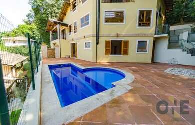 Imagem: A casa em condomínio possui 5 Dormitórios, 4 Banheiros, 4