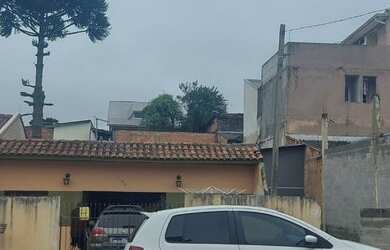 Imagem: A casa possui 3 Dormitórios, 2 Banheiros, 1 Vaga na garagem