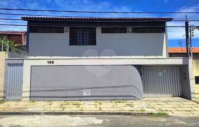 Imagem: A casa possui 3 Dormitórios, 4 Banheiros, 2 Vagas na garagem