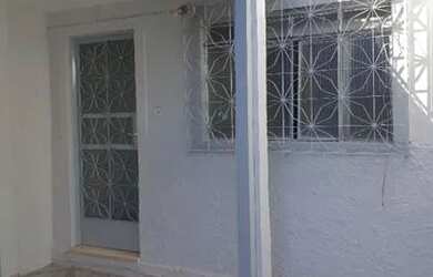 Imagem: A casa possui 2 Dormitórios, 1 Banheiro, 1 Vaga na garagem