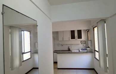 Imagem: O apartamento possui 1 Dormitório, 1 Banheiro, 1 Vaga na garagem