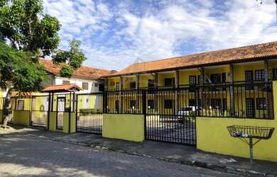 Imagem: A casa em condomínio possui 2 Dormitórios, 2 Banheiros, 2