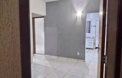 Imagem: A casa possui 2 Dormitórios, 1 Banheiro, 3 Vagas na garagem