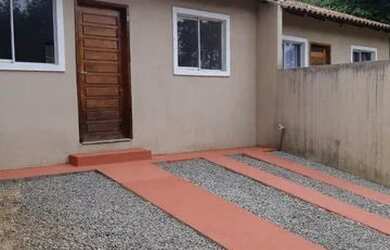 Imagem: A casa em condomínio possui 2 Dormitórios, 1 Banheiro, 2 Vagas