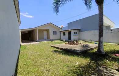 Imagem: A casa possui 4 Dormitórios, 1 Banheiro, 3 Vagas na garagem