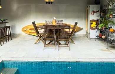 Imagem: A casa em condomínio possui 5 Dormitórios, 3 Banheiros, 2