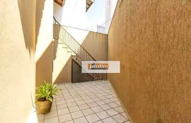 Imagem: A casa possui 2 Dormitórios, 3 Banheiros, 3 Vagas na garagem