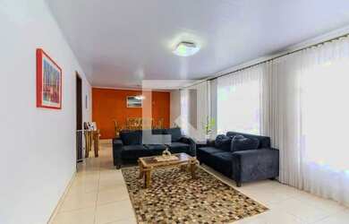 Imagem: A casa possui 2 Dormitórios, 1 Banheiro, 4 Vagas na garagem