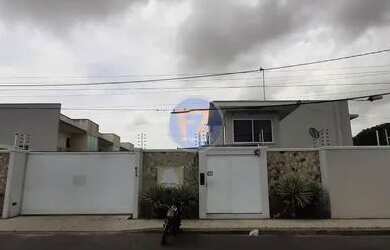 Imagem: A casa possui 3 Dormitórios, 4 Banheiros, 2 Vagas na garagem