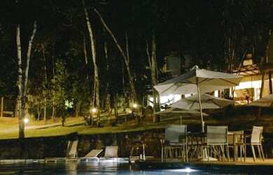 Imagem: A casa possui 2 Dormitórios, 2 Vagas na garagem e está localizado