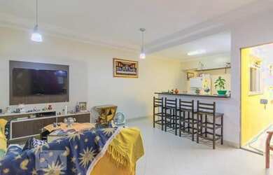 Imagem: A casa possui 3 Dormitórios, 3 Banheiros, 2 Vagas na garagem