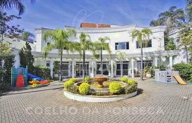 Imagem: A casa em condomínio possui 4 Dormitórios, 4 Banheiros, 3