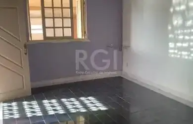 Imagem: A casa possui 3 Dormitórios, 2 Banheiros, 3 Vagas na garagem