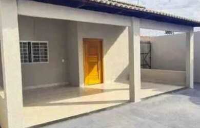 Imagem: A casa possui 3 Dormitórios, 1 Banheiro, 1 Vaga na garagem