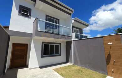 Imagem: A casa possui 3 Dormitórios, 3 Banheiros, 2 Vagas na garagem