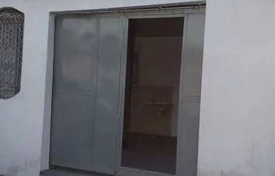 Imagem: A casa possui 1 Dormitório, 1 Banheiro, 1 Vaga na garagem e