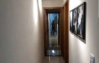 Imagem: A casa possui 3 Dormitórios, 2 Banheiros, 2 Vagas na garagem