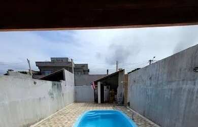 Imagem: A casa possui 3 Dormitórios, 1 Banheiro, 1 Vaga na garagem