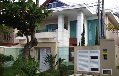 Imagem: A casa em condomínio possui 5 Dormitórios, 5 Banheiros, 2