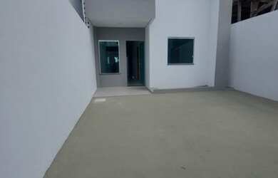 Imagem: A casa à venda possui 3 Dormitórios, 2 Banheiros, 2 Vagas