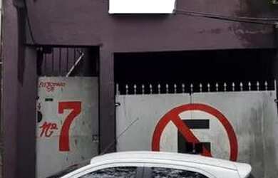 Imagem: A casa possui 3 Dormitórios, 2 Banheiros, 1 Vaga na garagem