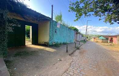 Imagem: A casa possui 2 Dormitórios, 1 Banheiro, 2 Vagas na garagem